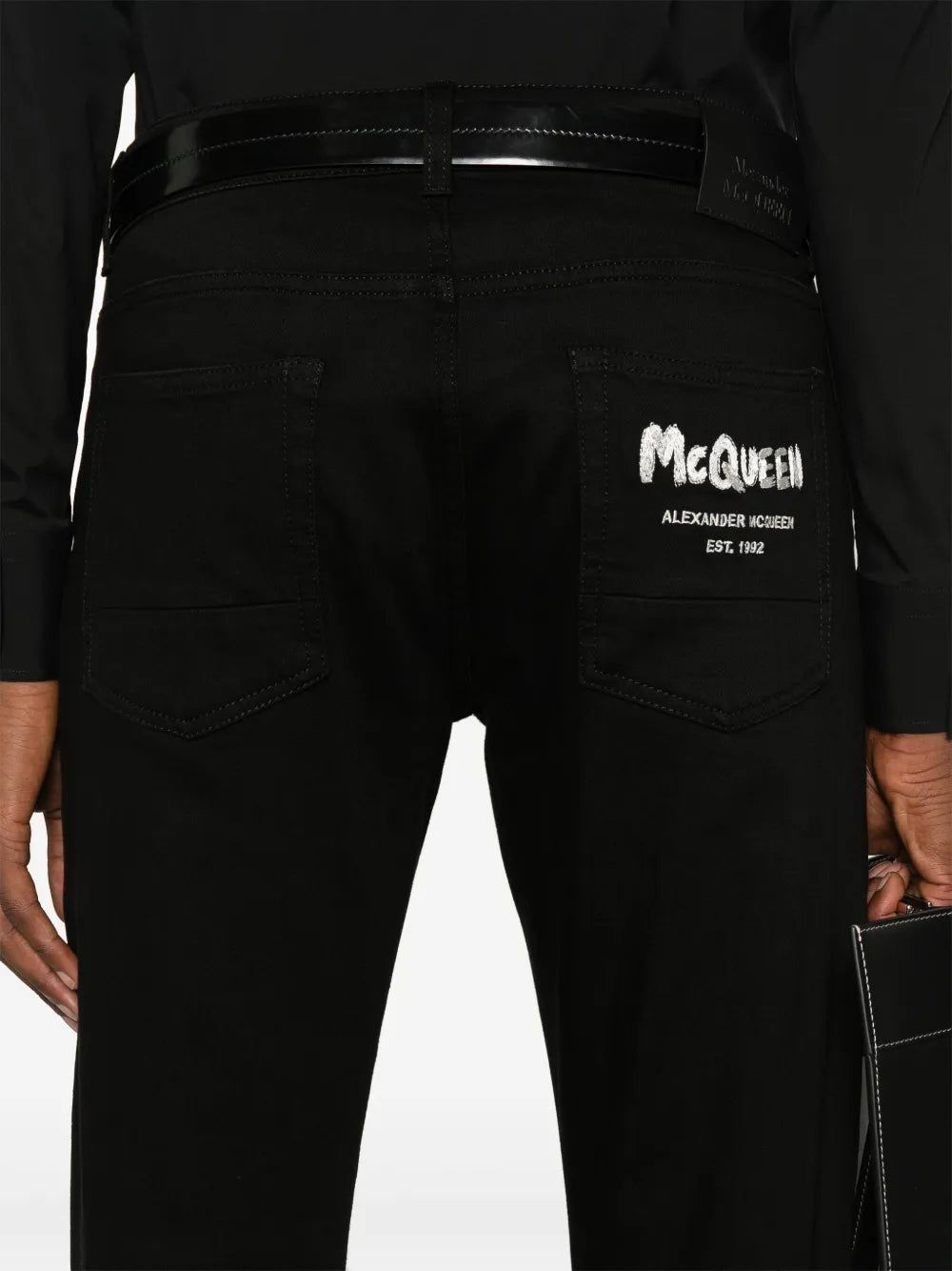 Džíny s logem vyšitým