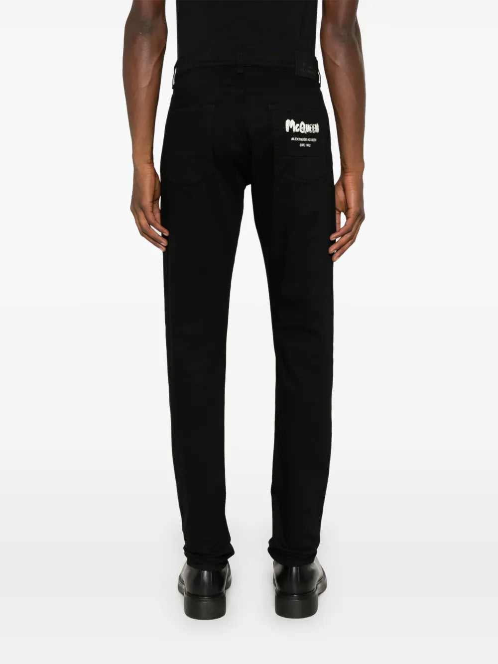 Džíny s logem vyšitým