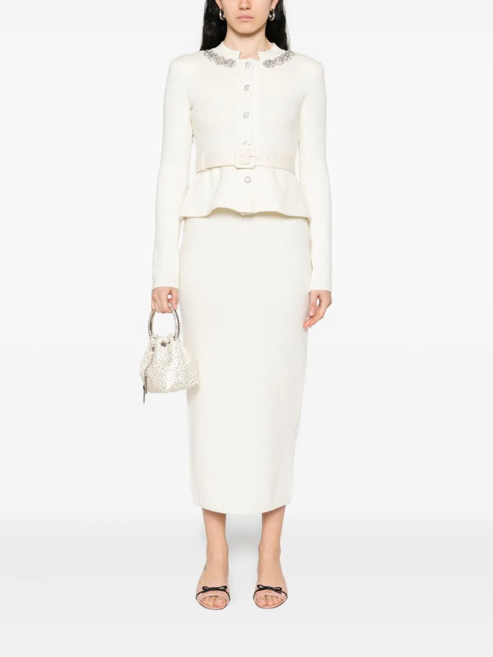 zdobené midi šaty s opaskom