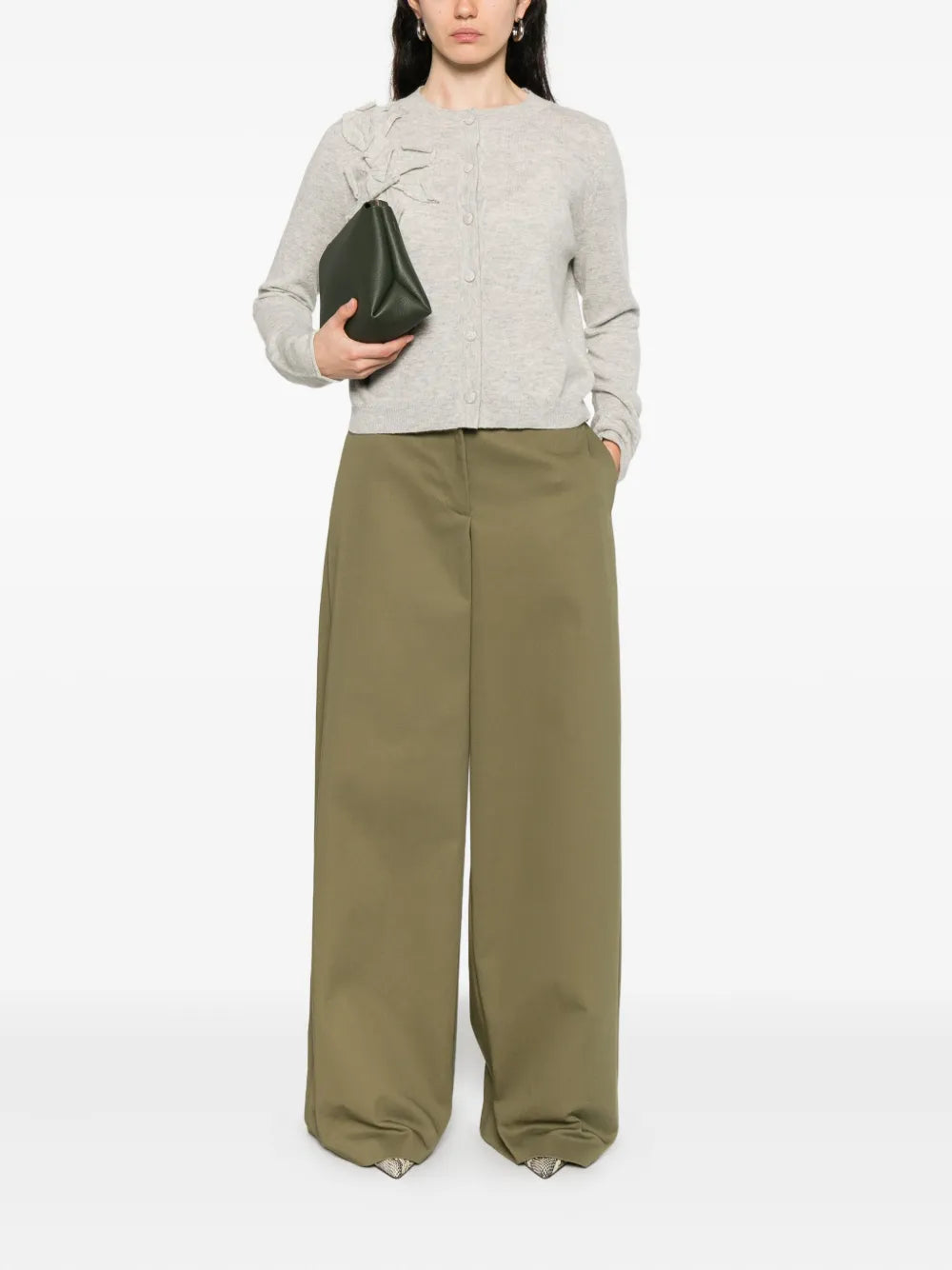 Kardigan s květinovou výzdobou