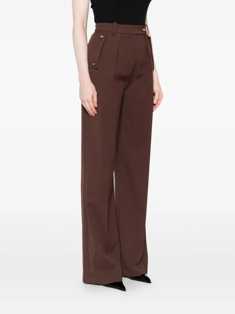 Spodnie z zakładkami z detalem na guziki