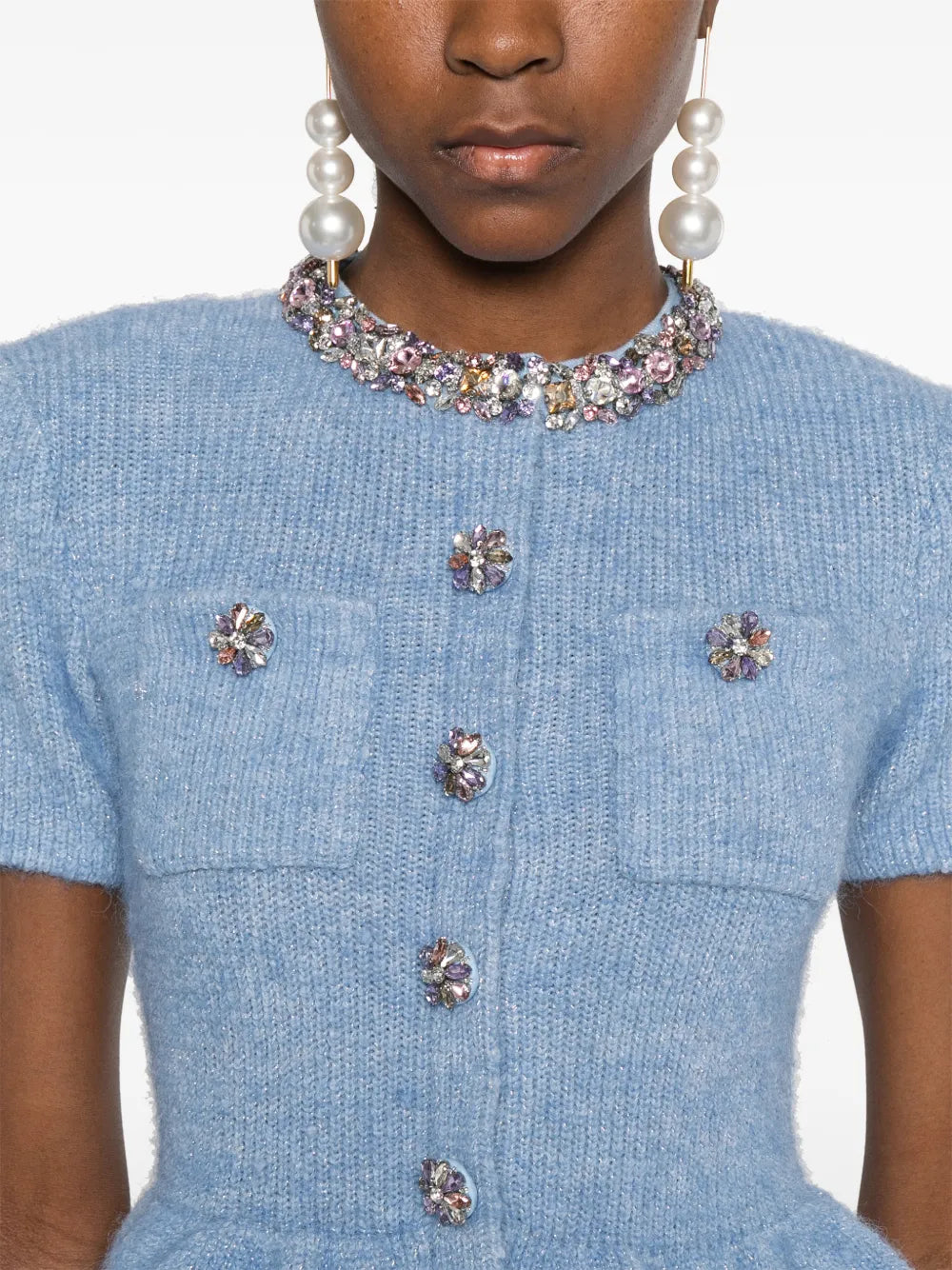 Midi šaty s volánovým pásom