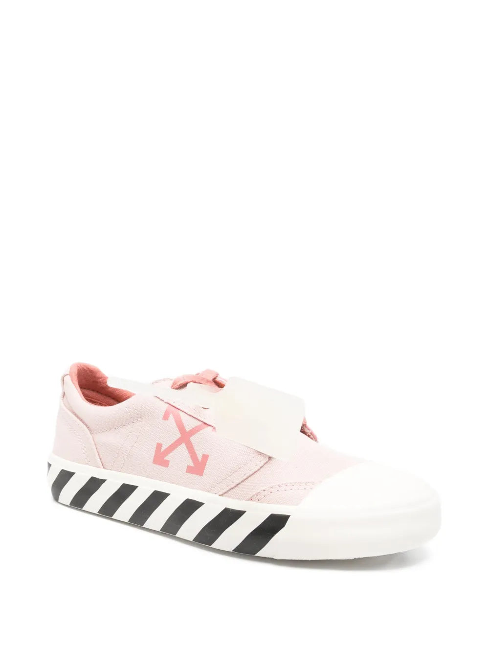 Sneakers with arrow print