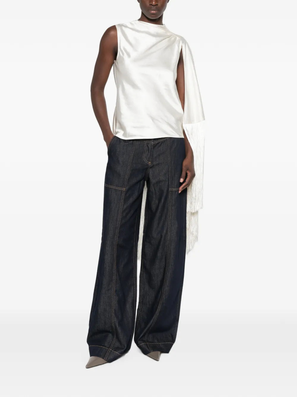 Jeans mit Kontrastnähten und weitem Bein