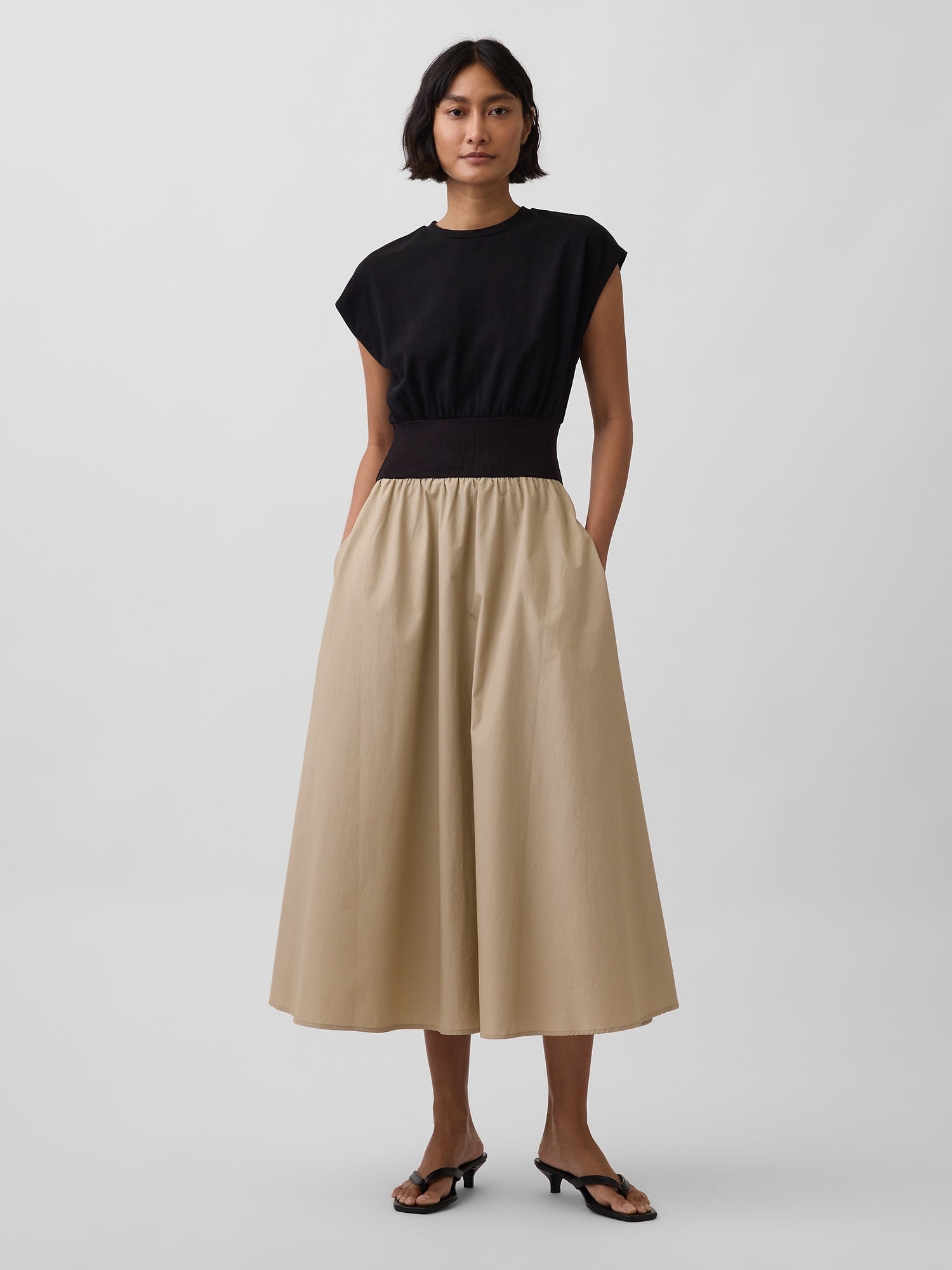 Midi dress with pockets