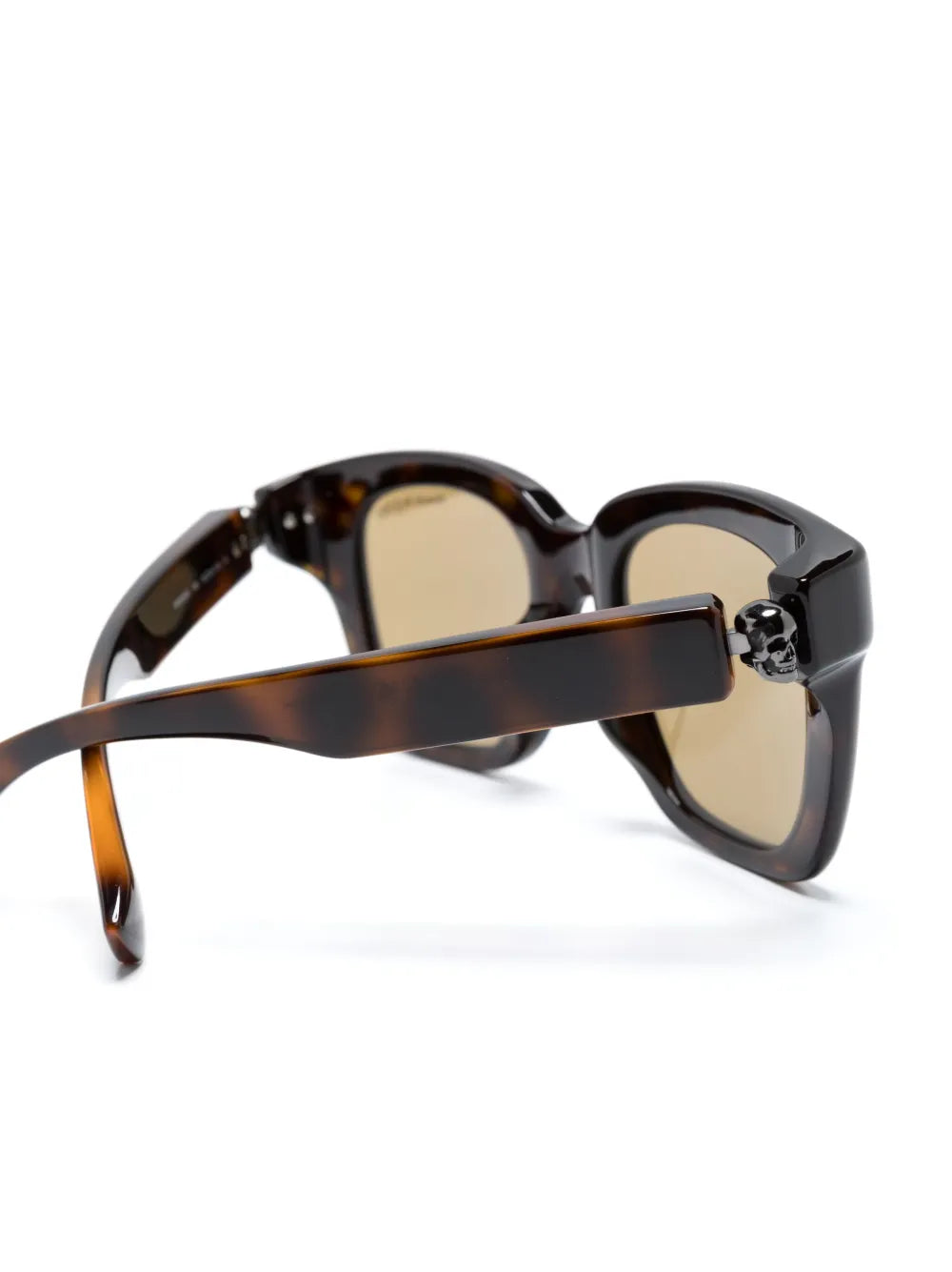 Square sunglasses in tortoiseshell look