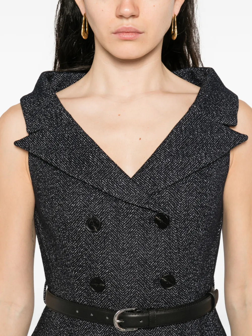 Jurk met dubbele rij knopen en ceintuur