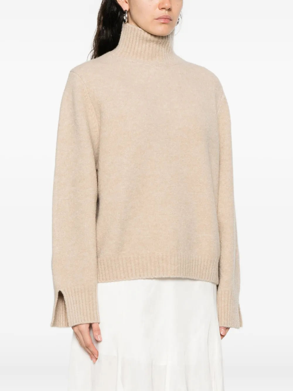 Rolákový svetr s rozparky na manžetách