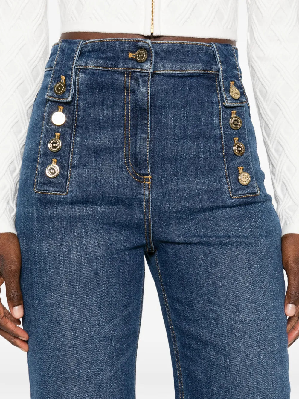 Jeans met knoopdetail