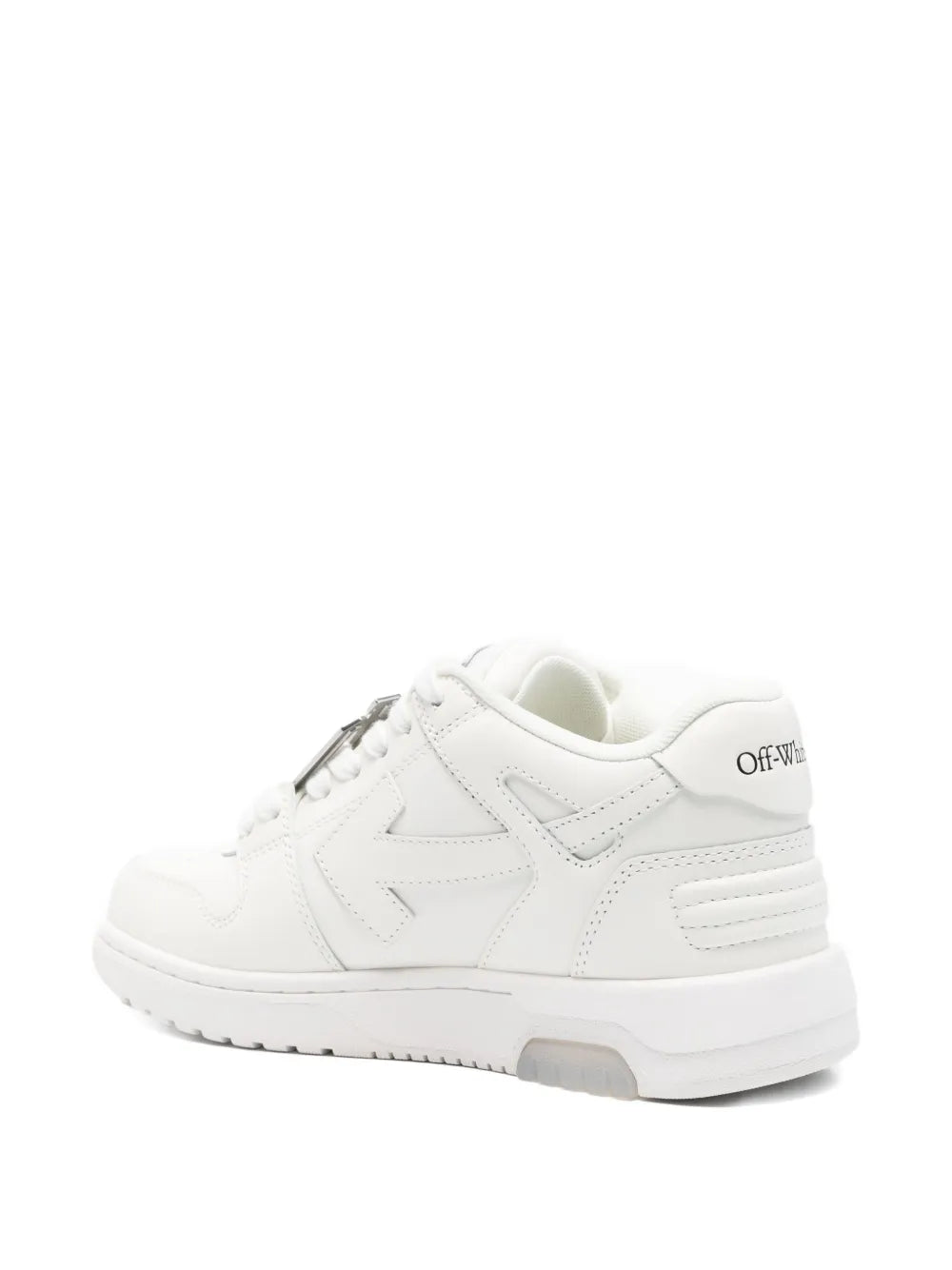 Tenisky mimo kancelárie s prackou v tvare šípu