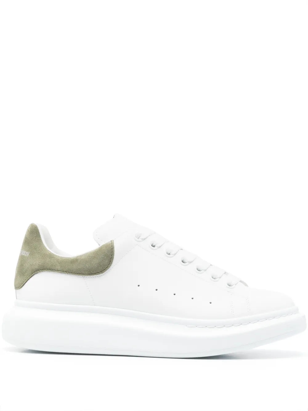 Sneakers with laces