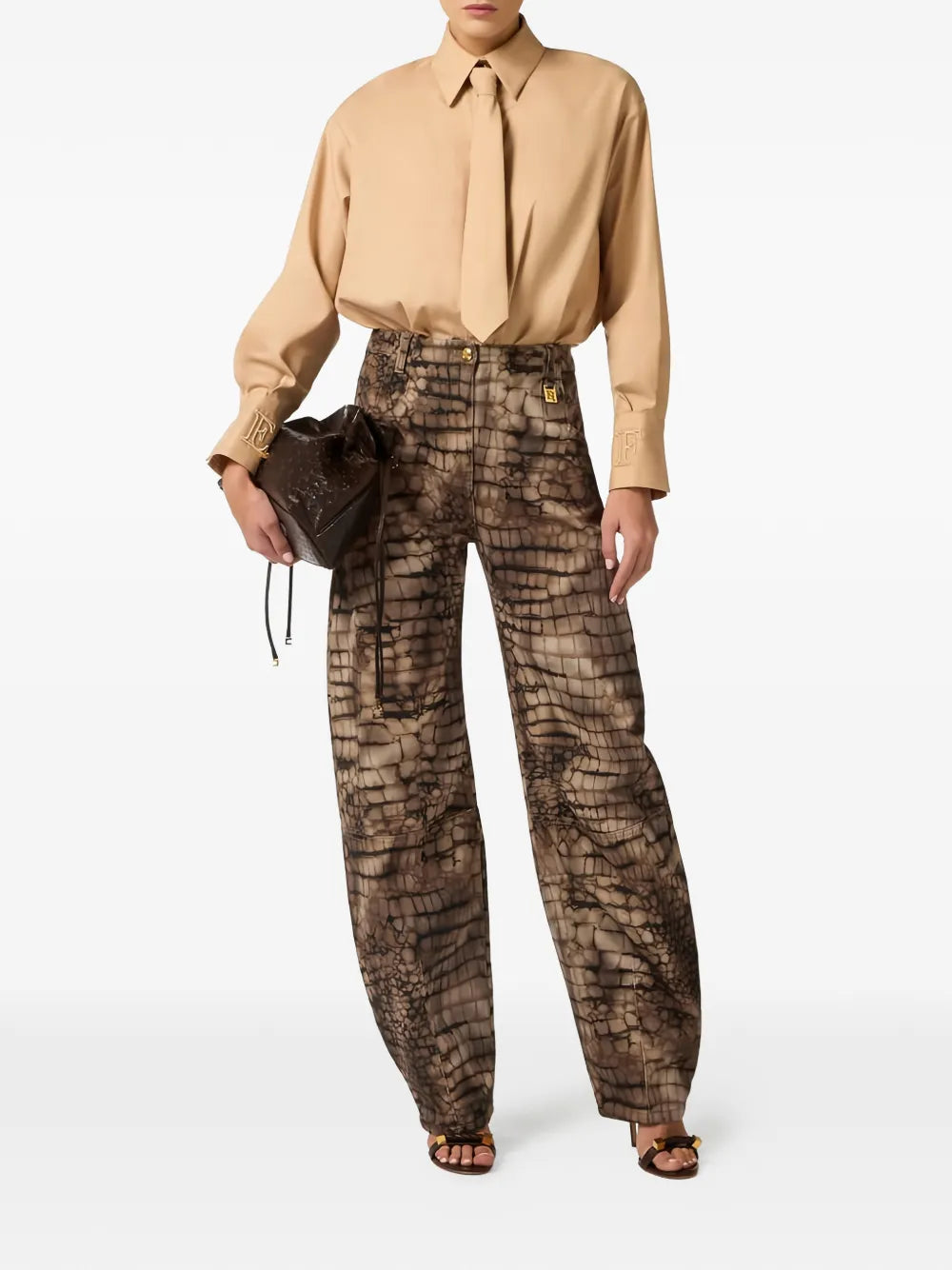 Tričko s uzlom a vyšívaným logom