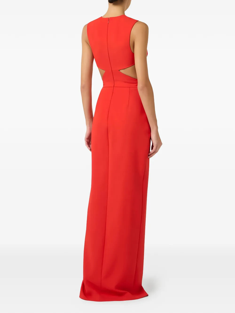 Maxišaty s výrezmi a detailom z retiazok