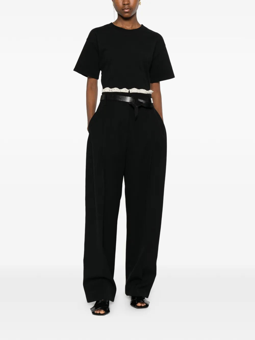 Damenhose mit Häkelbesatz und Gürtel