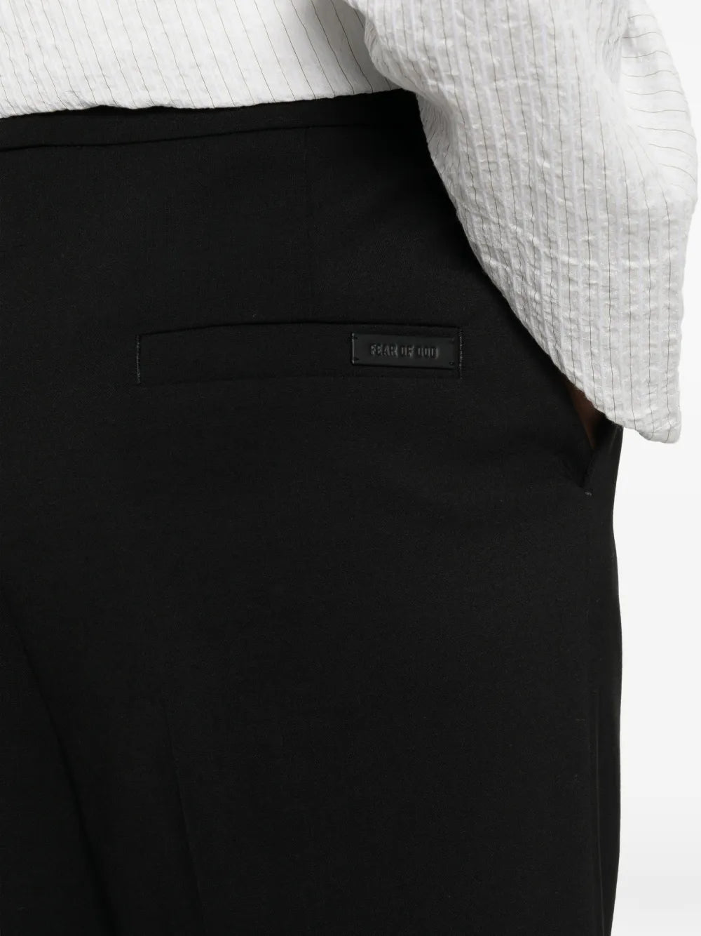 Pleated wide-leg pants
