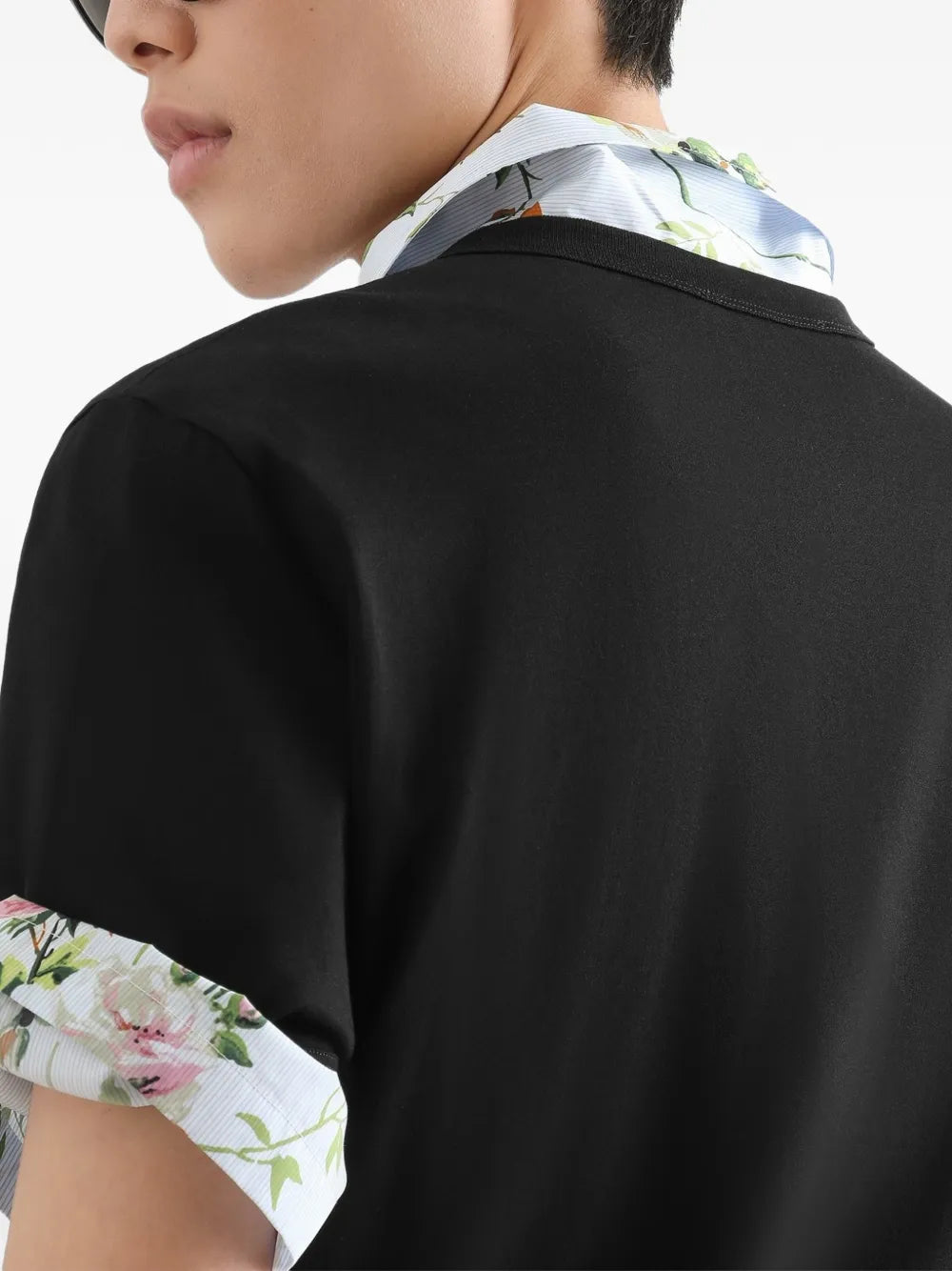 T-Shirt mit Logo-Plakette