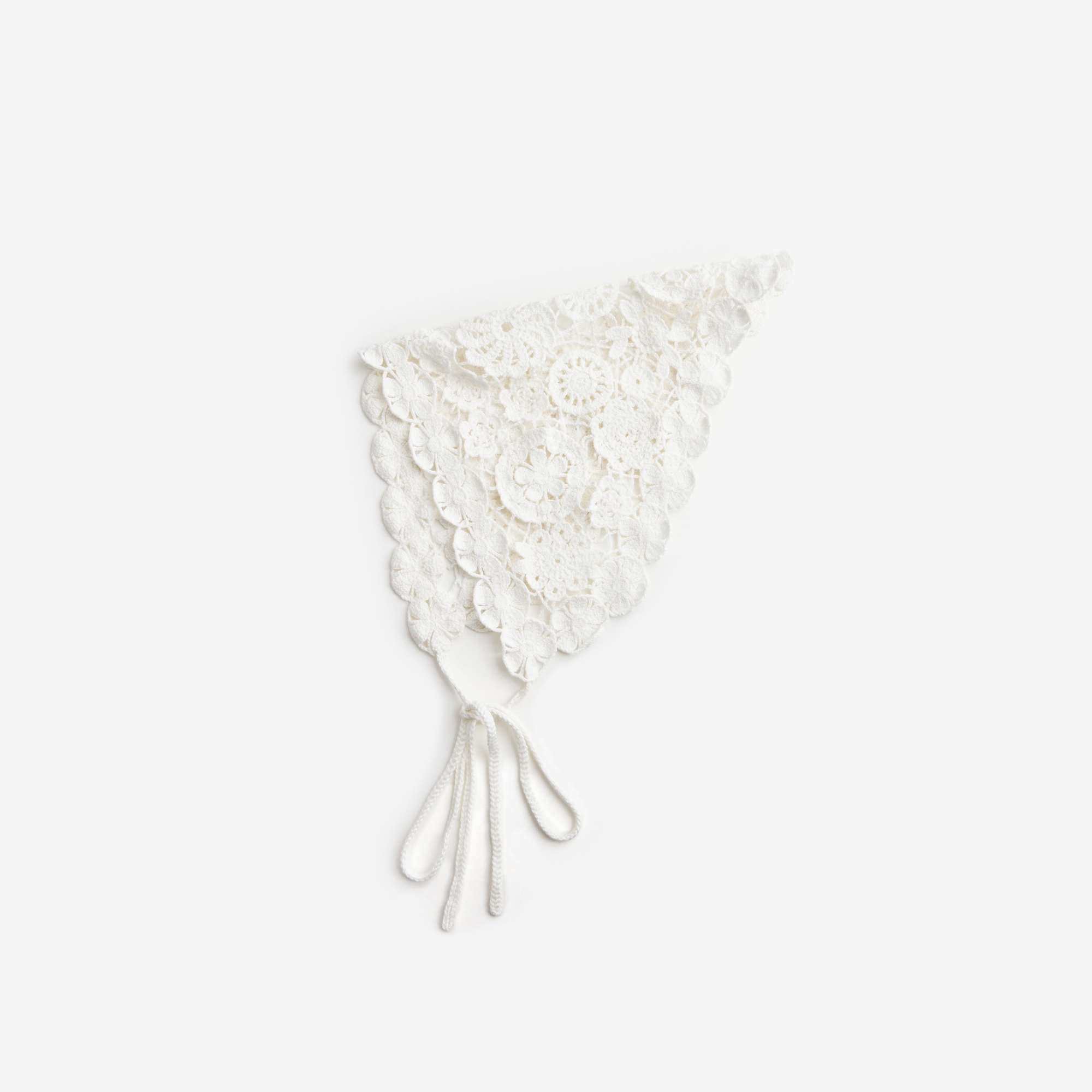 Hair Accessory with Wavy Lace